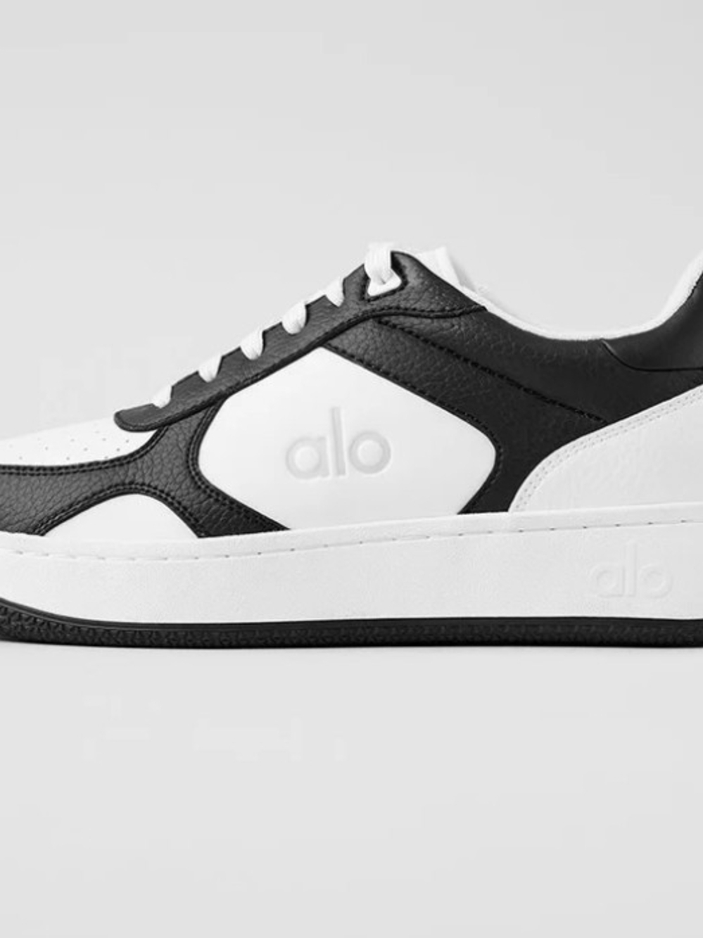 ALO Yoga Men’s Black and White Low-Top Sneaker